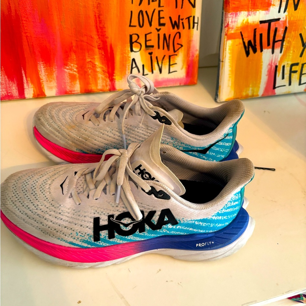 Women’s size 7.5 hokas